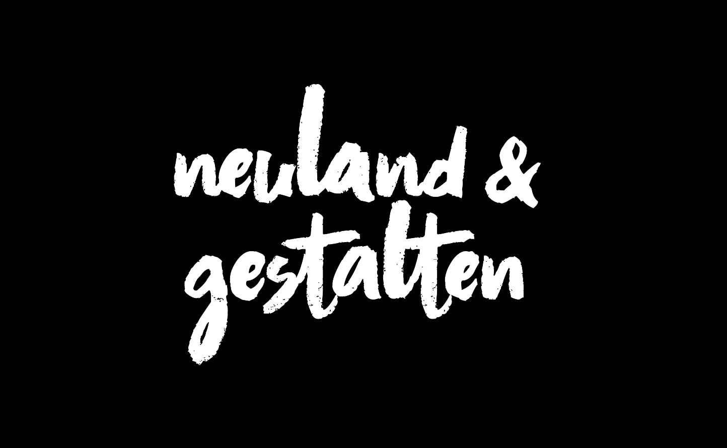 Logo von neuland & gestalten in weißer Pinselschrift auf dunkelblauem Hintergrund.