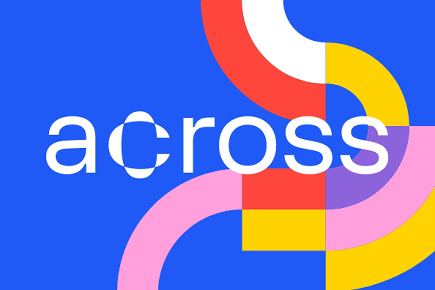 Across: Logo des Hochschulprojekts across mit weißem Schriftzug auf blauem Hintergrund und farbigen grafischen Bögen.